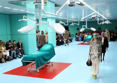 sala operatoria gucci|La sfilata di Gucci della collezione autunno inverno alla Milano .